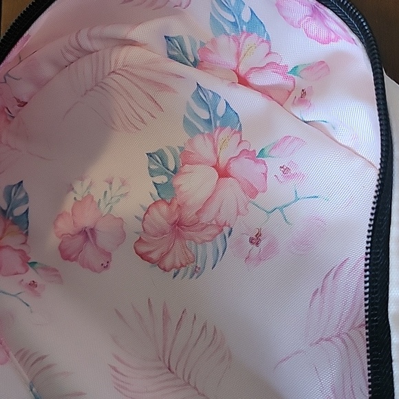 CARAN-Y ๐ BACKPACK - Picture 10 of 16